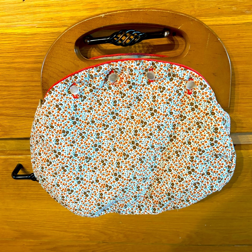 Vintage Bermuda bag, wooden handle reversible button purse